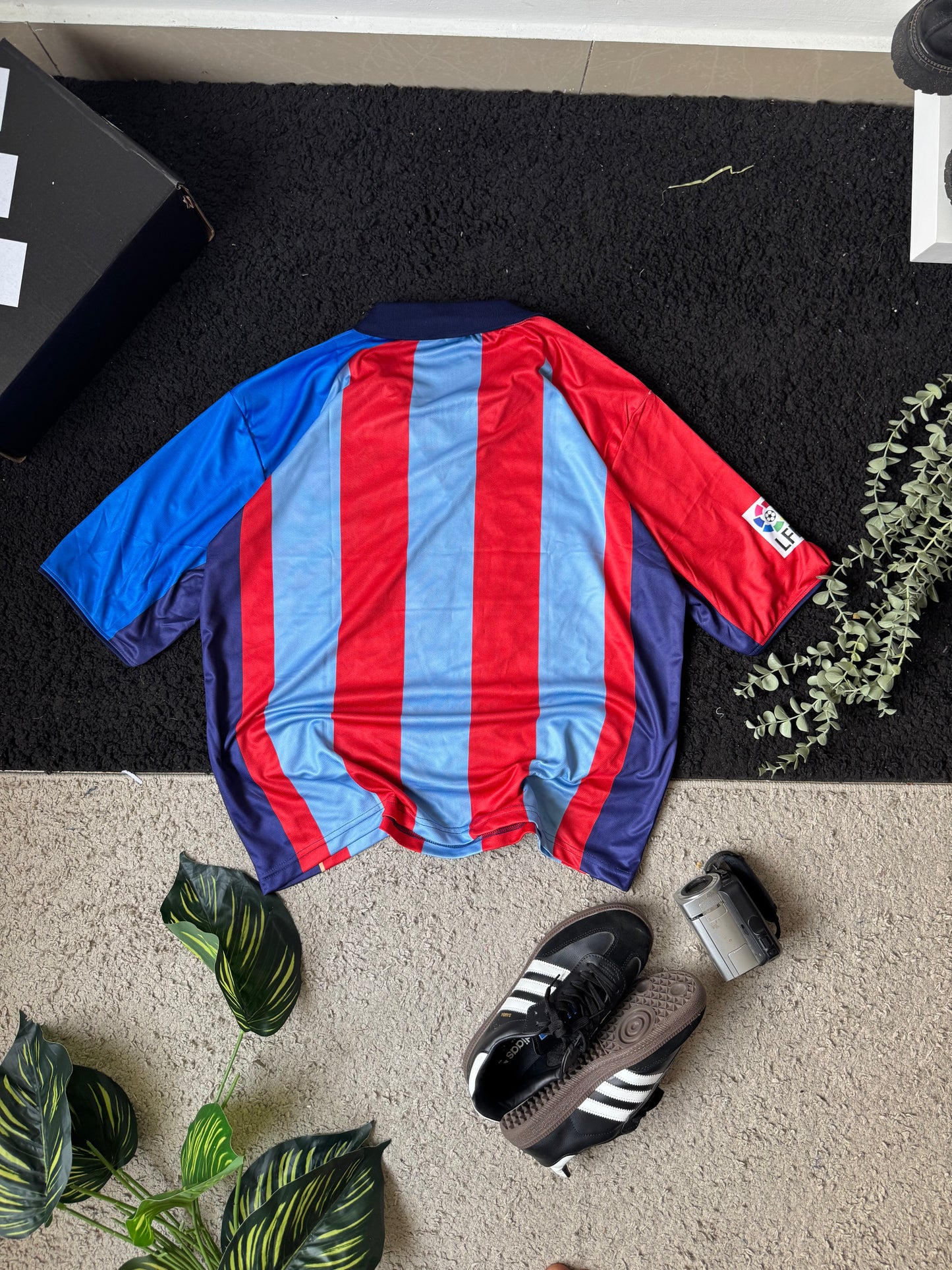 2001/2002 FCB RETRO JERSEY